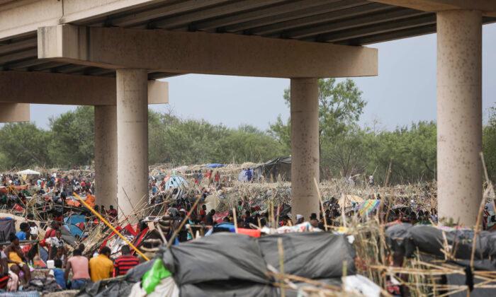 Experts: Del Rio Bridge Shantytown Could Cause Outbreak of COVID-19, Other Diseases