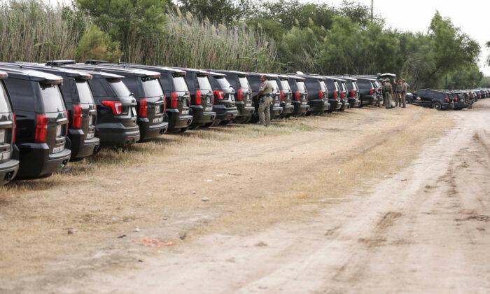 Texas Governor Sends ‘Steel Wall’ of Cars to Block Illegal Immigrants at Border