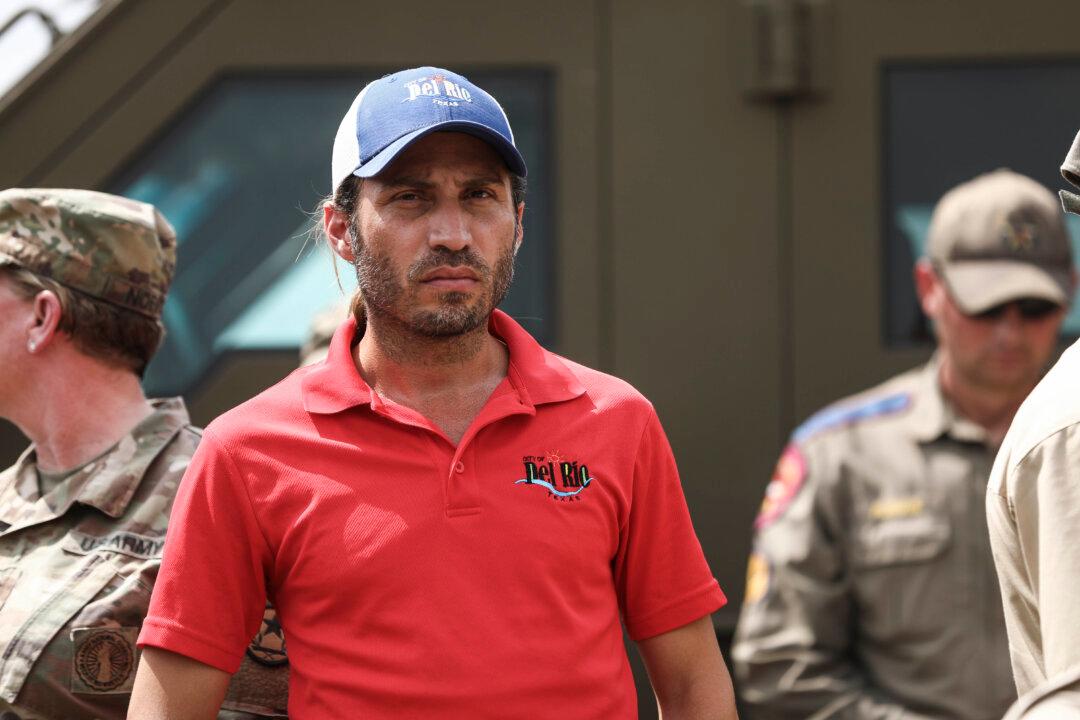 Hospital Strained by Influx of Illegal Immigrants: Del Rio Mayor