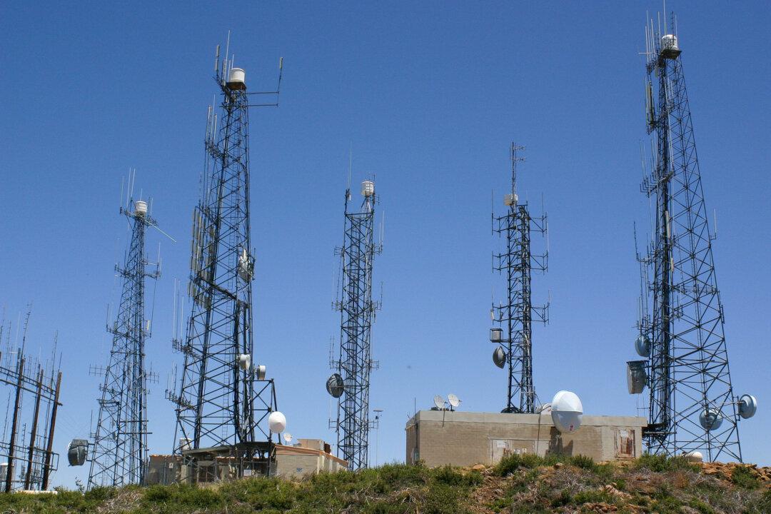 Alabama Radio Station Struggles to Resume Broadcasting After Thieves Steal Transmission Tower