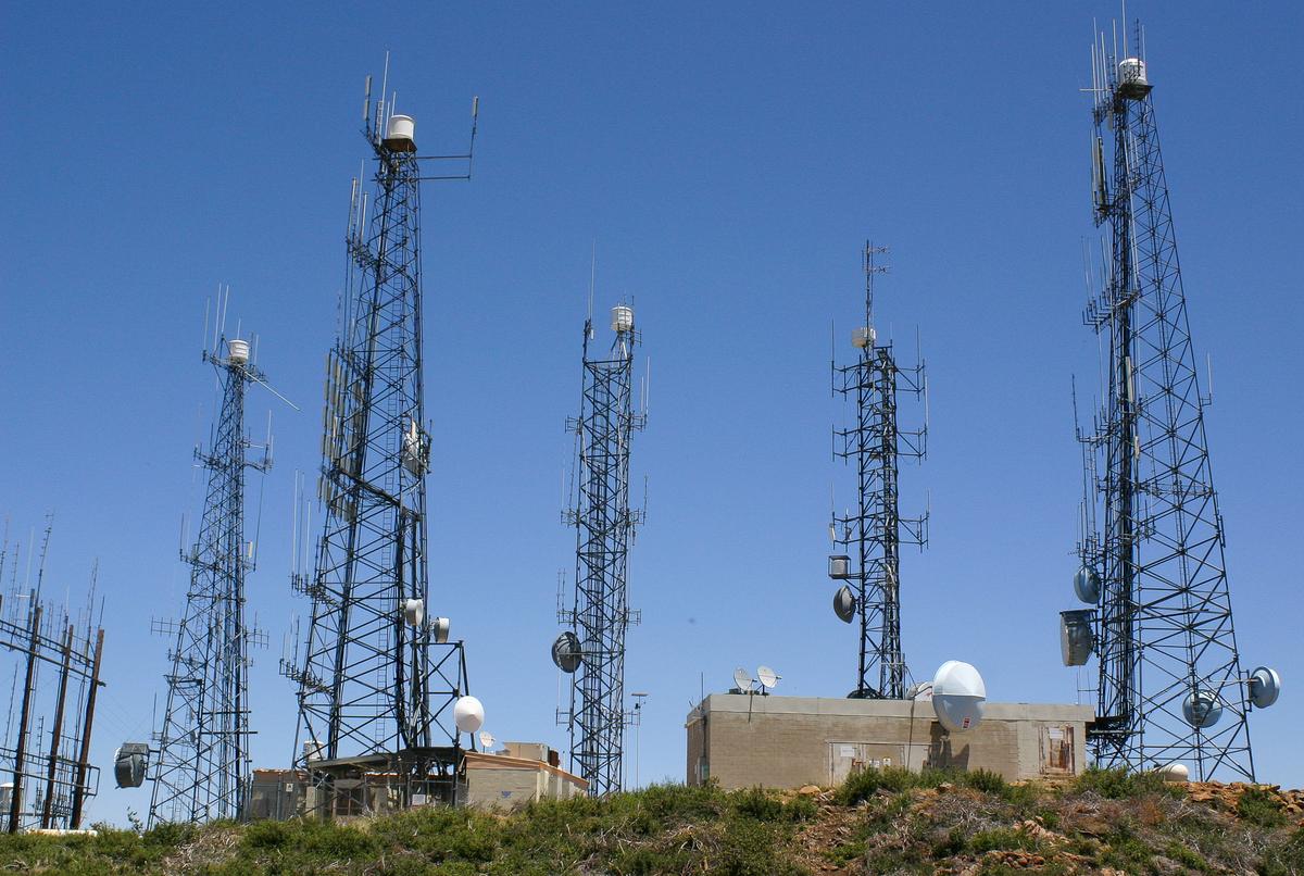 Alabama Radio Station Struggles to Resume Broadcasting After Thieves Steal Transmission Tower