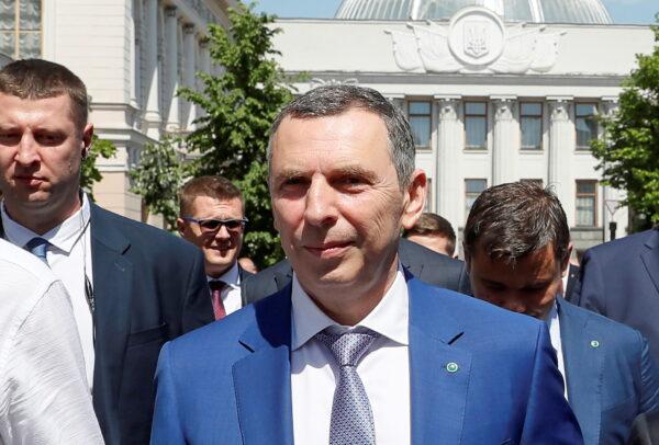 Presidential aide Serhiy Shefir walks after the inauguration of Ukraine's President Volodymyr Zelensky in Kyiv, Ukraine, on May 20, 2019. (Valentyn Ogirenko/Reuters)