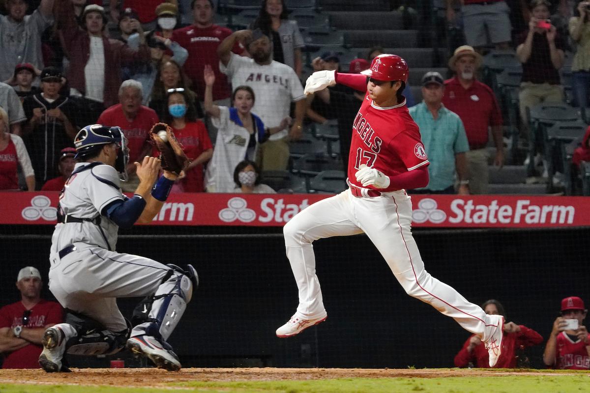 Astros Move Closer, Beat Angels in 12; Ohtani Out at Plate