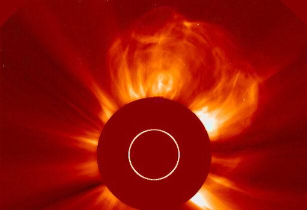 Sun Unleashes Major Solar Flare Over Easter, Triggering Radio Blackouts