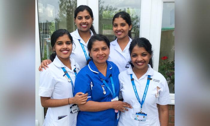 21-Year-Old Quadruplets in UK All Follow in Their Mother’s Footsteps by Becoming Nurses