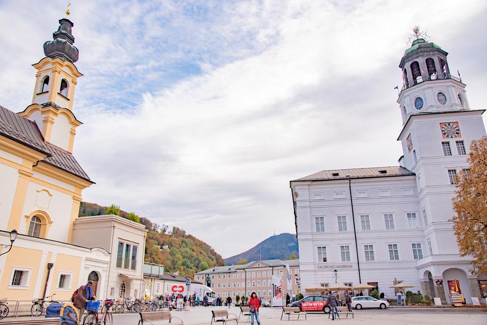 Salzburger Weihnachtsmuseum and Salzburg Museum at Residenzplatz square. (BeautifulBlossoms/Shutterstock)