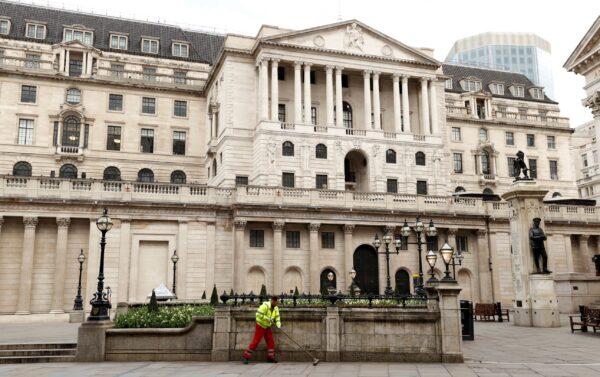 A street sweeper cleans outside the Bank of England as the spread of the coronavirus disease (COVID-19) continues, London, Britain on March 31, 2020. (John Sibley/Reuters)