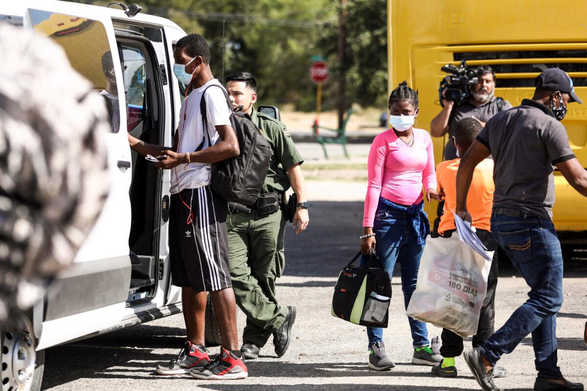 Border Patrol drops van loads of Haitians who crossed the U.S. border illegally at local NGO Border Humanitarian Coalition to catch a bus to San Antonio or Houston, in Del Rio, Texas, on Sept. 22, 2021. (Charlotte Cuthbertson/The Epoch Times)