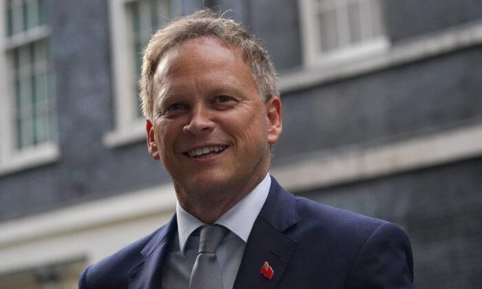 Shapps Defends Foreign HGV Driver Plan and Blames Haulage Group for Fuel Queues