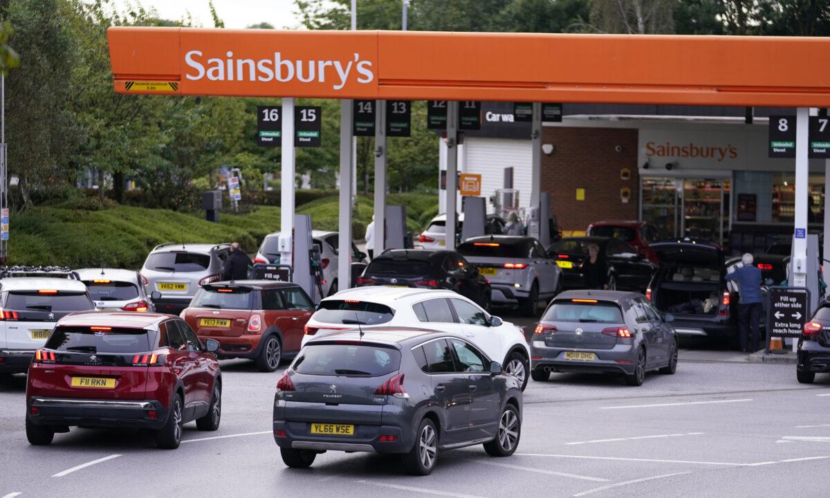 Queues at a Sainsbury's Petrol Station in Colton, Leeds, England, on Sept. 24, 2021. (Danny Lawson/PA)