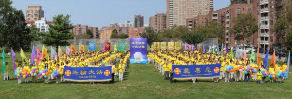 Hundreds of Falun Gong practitioners rally to express their gratitude to Mr. Li Hongzhi, the founder of Falun Gong, and wish him a happy Mid-Autumn Festival, on Sept. 12, 2021. (Lin Dan/The Epoch Times)