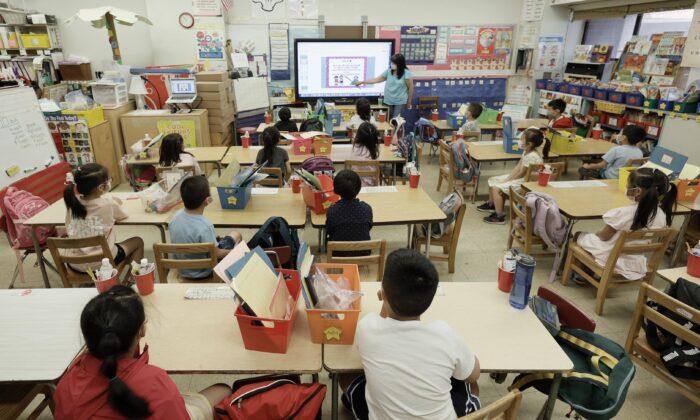 NYC Teachers Union Encourages Members to ‘Document’ Student Violations of Quarantine Rules