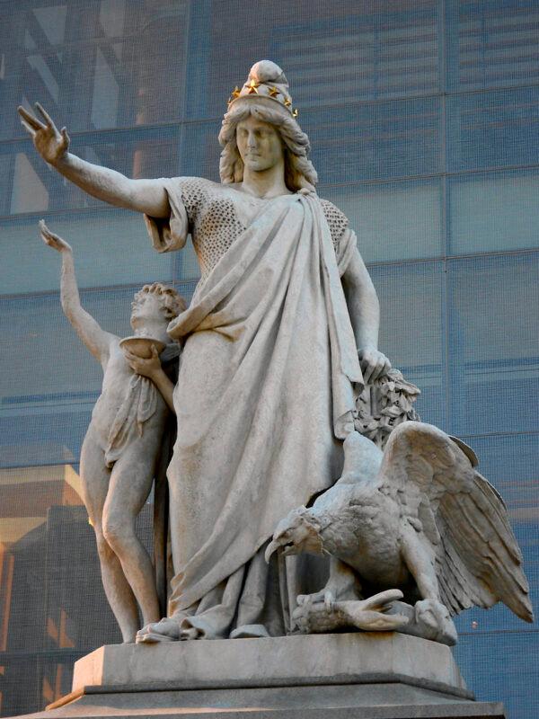 “Religious Liberty,” outside Philadelphia’s National Museum of Jewish History, is one of Moses Ezekiel’s first commissioned works. The 25-feet tall marble statue was created in 1876 for the Centennial Exposition. (<a href="https://en.wikipedia.org/wiki/File:Religious_Liberty_Philly_1876.JPG">Smallbones</a>/<a href="https://creativecommons.org/licenses/by-sa/3.0/deed.en">CC BY-SA 3.0</a>)