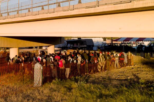 Illegal immigrants, many from Haiti, wait in lines to board buses under the Del Rio International Bridge, in Del Rio, Texas on Friday, Sept. 24, 2021. (Julio Cortez/AP Photo)