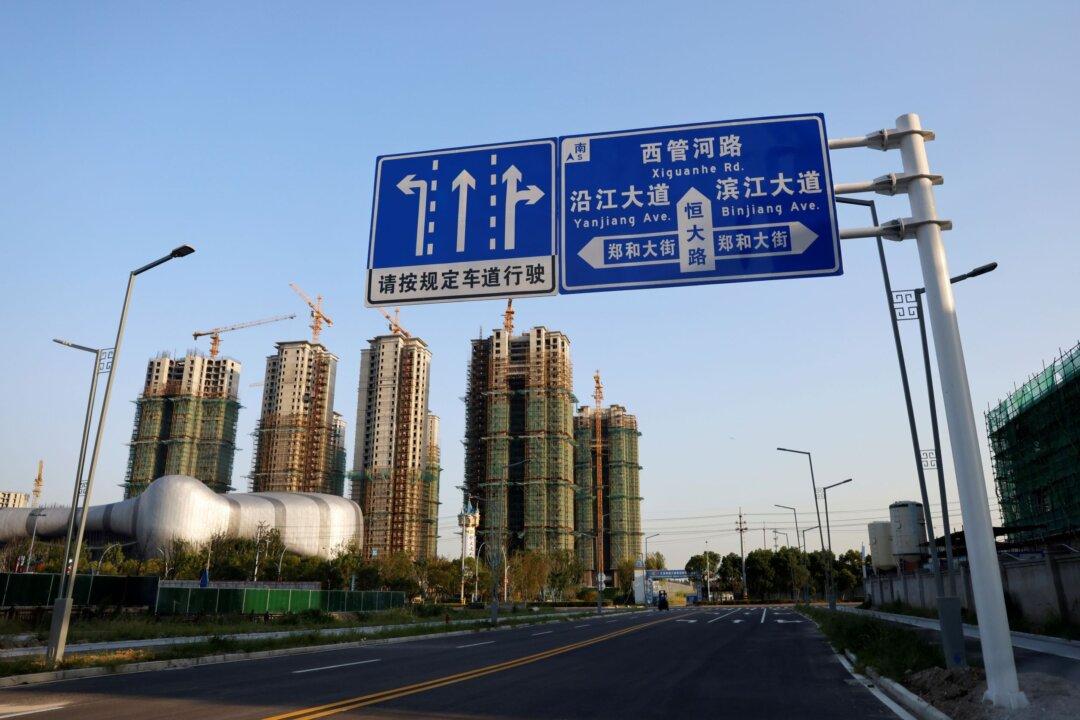 Evergrande Misses Payment Deadline, EV Unit Warns of Cash Crunch