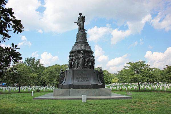 Moses Ezekiel’s Confederate Memorial in Arlington National Cemetery, which the sculptor called “New South.” (Tim1965/CC BY-SA 3.0)