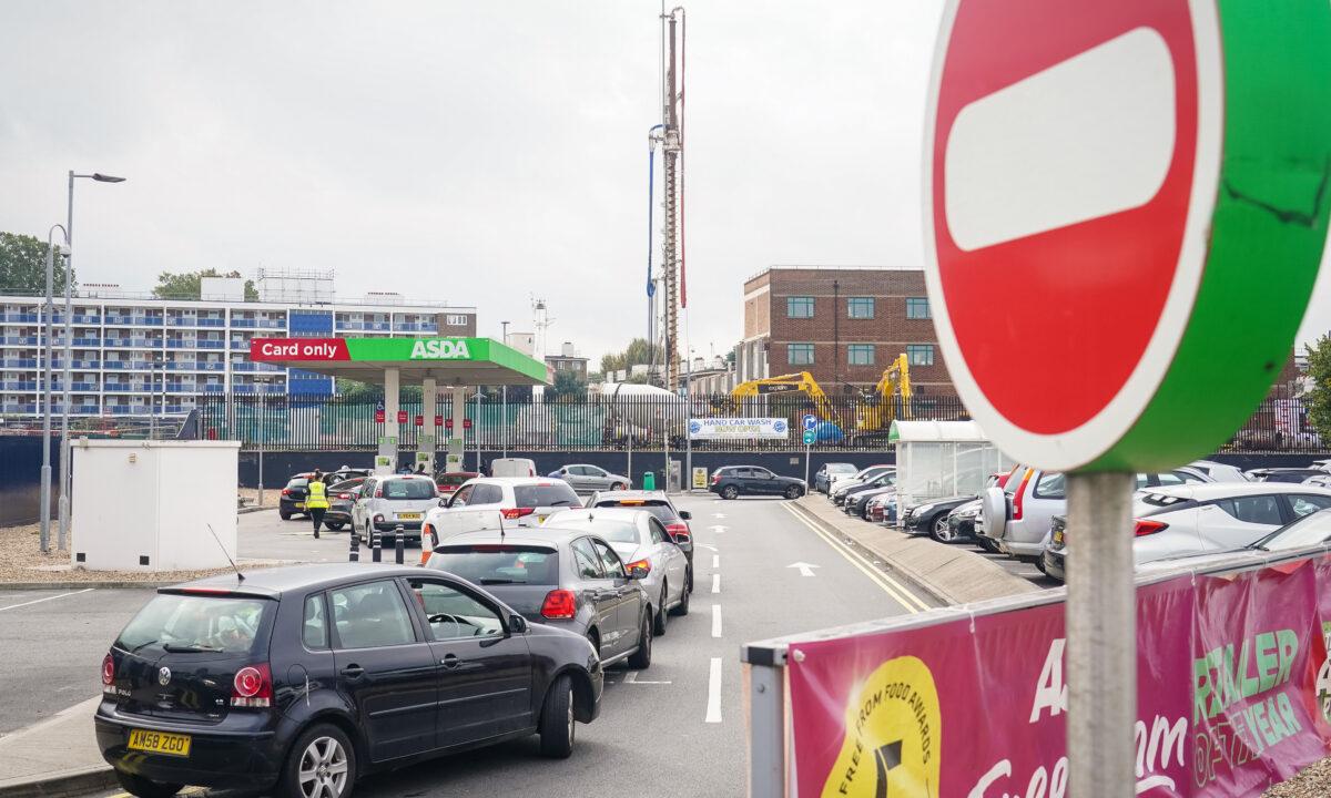 Cars queue for fuel at an Asda petrol station in south London on Sept. 26, 2021. (Dominic Lipinski/PA)