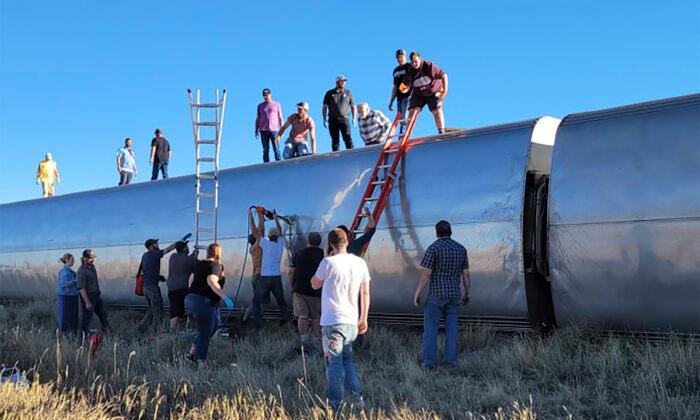 Amtrak Passenger Describes Montana Derailment