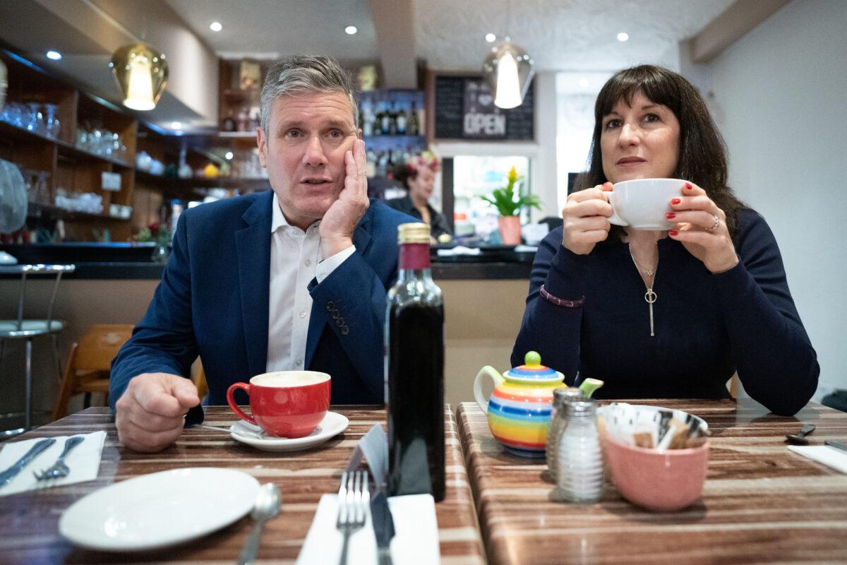 UK Labour Party leader Sir Keir Starmer and shadow chancellor Rachel Reeves during a visit to businesses in Hove, East Sussex where they met shop keepers and local people before attending the second day of the Labour Party annual conference in Brighton, on Sept. 26, 2021. (Stefan Rousseau/PA)