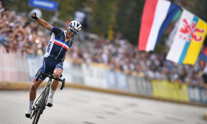 France’s Alaphilippe Retains Men’s Cycling World Title in Explosive Fashion
