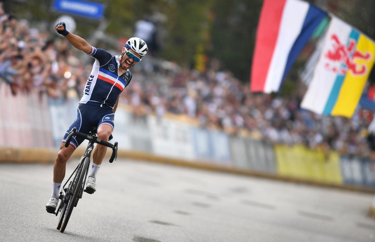 France’s Alaphilippe Retains Men’s Cycling World Title in Explosive Fashion