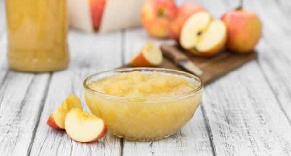 Choose unsweetened, plain applesauce for baking, so you can adjust the amount of sugar and spices exactly to your liking. (shutterstock/HandmadePictures)