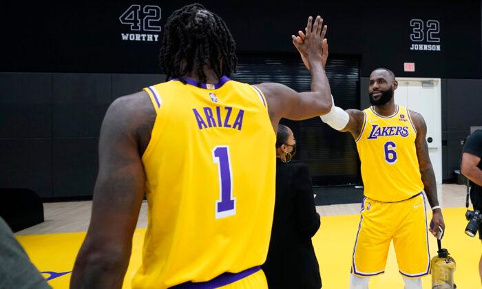 Lakers Say They’re Building a Vintage Championship Contender