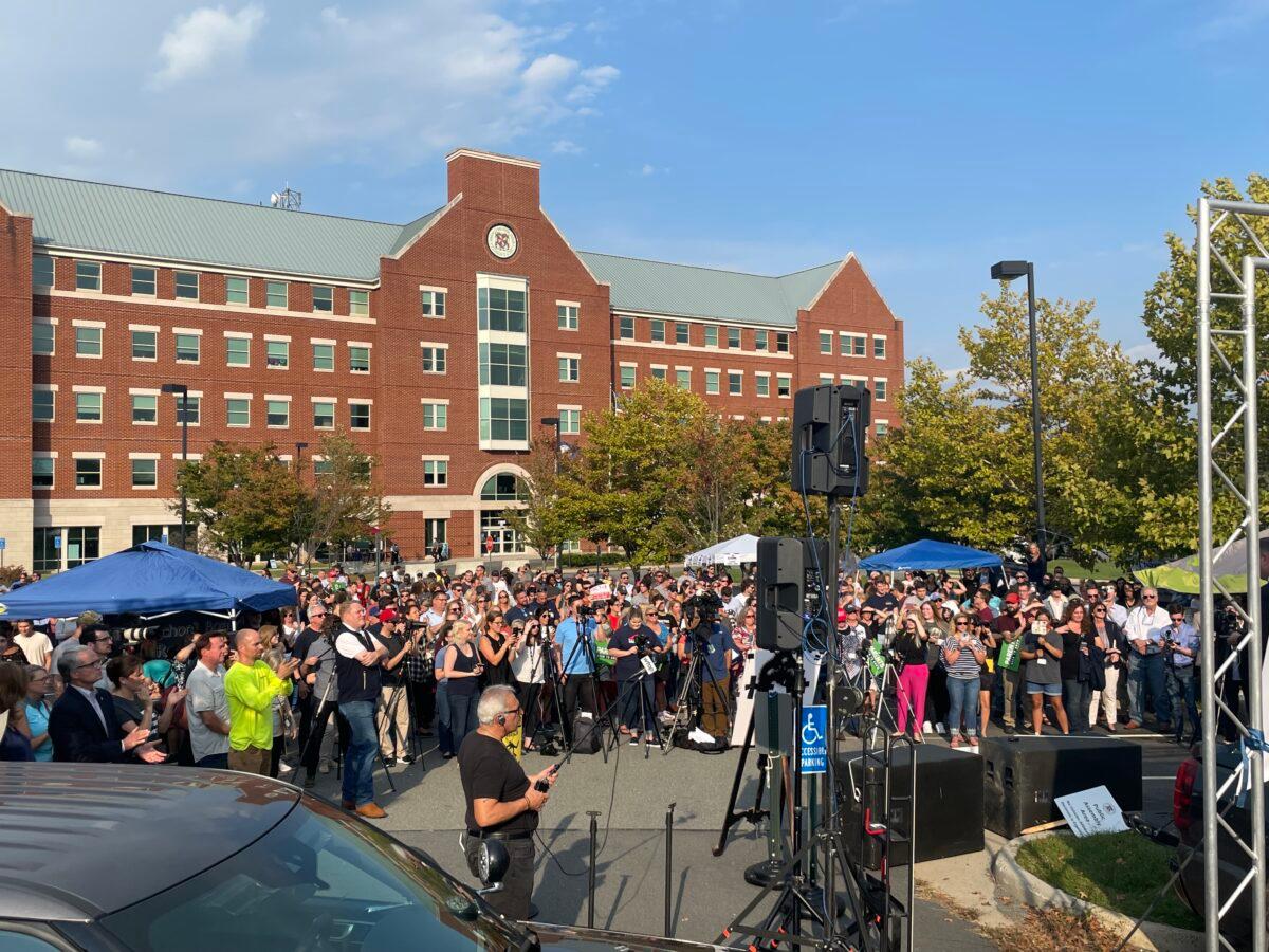 Hundreds rally to protest against Loudoun County Public Schools adopting the Virginia Department of Education's 2021 transgender student model policies outside the Loudoun County Public Schools administration building in Ashburn, Va., on Sept. 28, 2021. (Terri Wu/The Epoch Times)