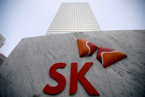 The logo of SK Innovation is seen in front of its headquarters in Seoul, South Korea, on Feb. 3, 2017. (Kim Hong-Ji/REUTERS)