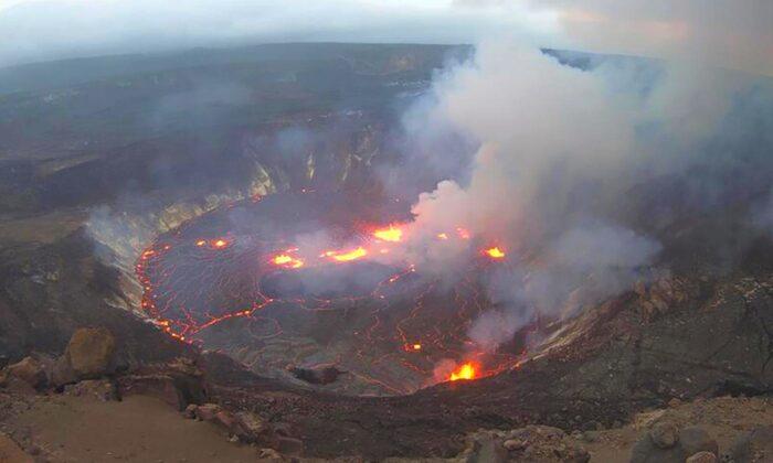 Hawaii’s Kilauea Volcano Erupting in ‘Full Swing’ as Lava Fountains Form in Park