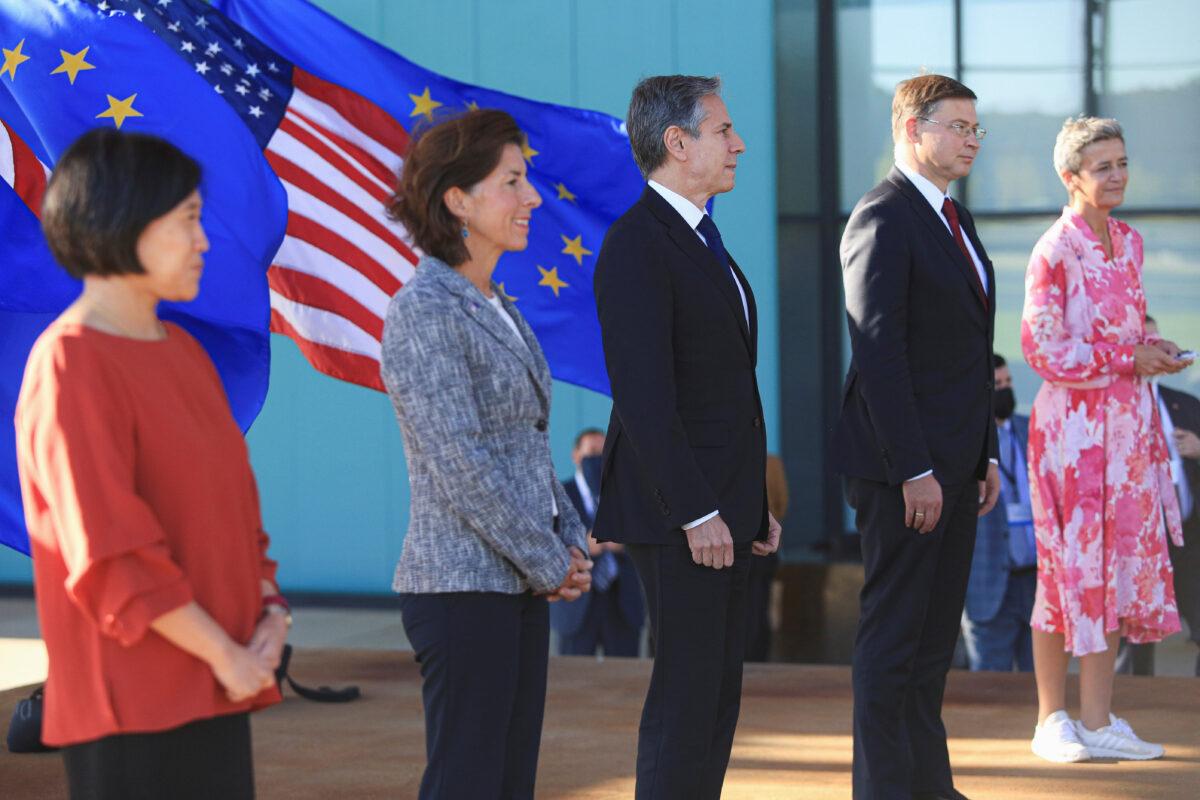 U.S. Secretary of State Antony Blinken (3rd L), Commerce Secretary Gina Raimondo (2nd L), and Trade Representative Katherine Tai (L) stand near European Commission Executive Vice President Margrethe Vestager (R) and EU Executive Vice President Valdis Dombrovskis (2nd R) as they participate in the U.S. and European Union trade and investment talks in Pittsburgh, Pa., on Sept. 29, 2021. (John Altdorfer/Reuters)