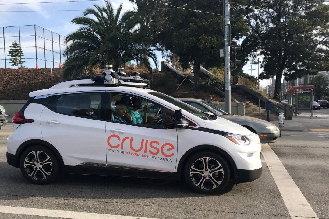 GM’s Cruise, Alphabet’s Waymo Win Permits to Offer Self-Driving Rides to Passengers in California
