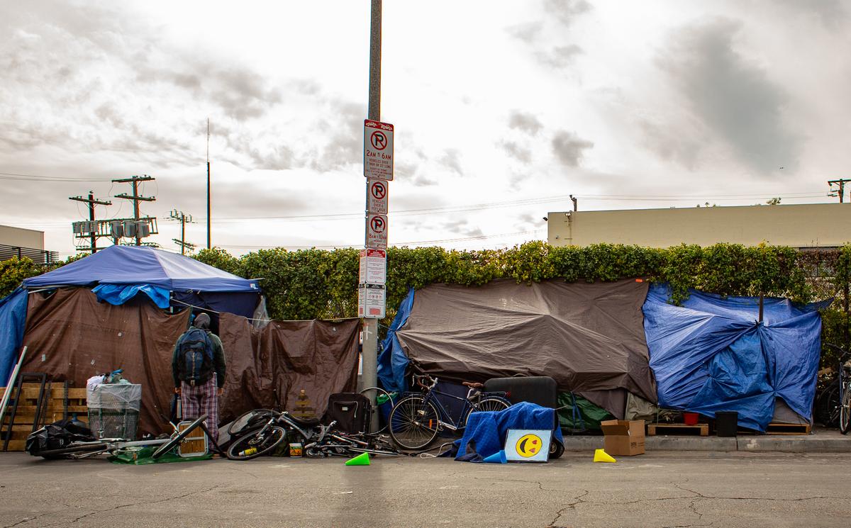 Los Angeles Homeless Shelter to Temporarily Close