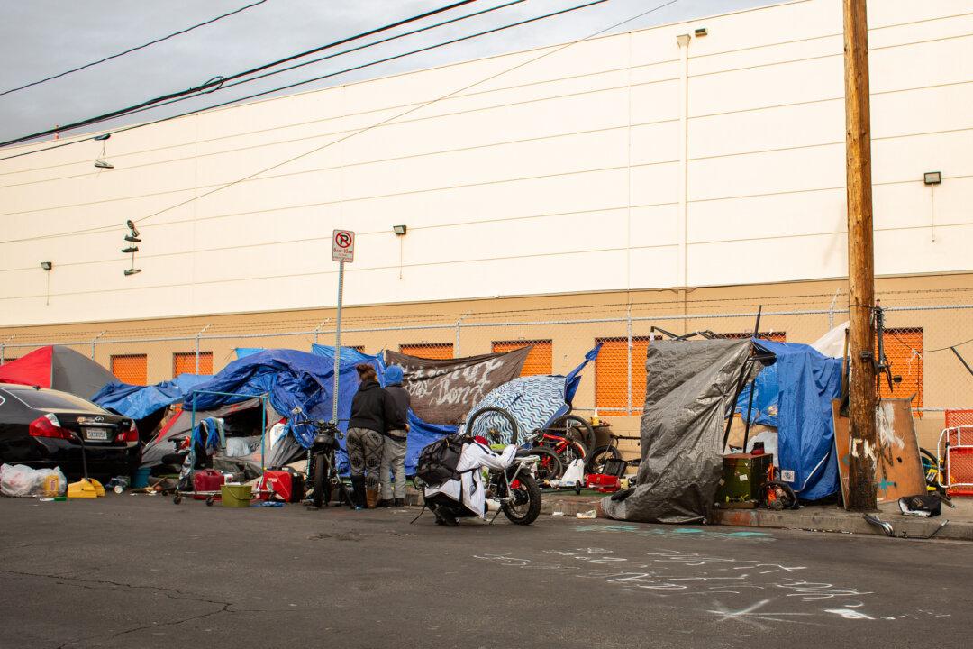 Man Pleads Guilty to Thanksgiving Stabbings of Two Transients