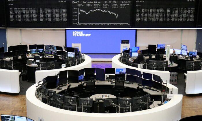Banks, Chipmakers Drag European Stocks Lower on Growth Worries