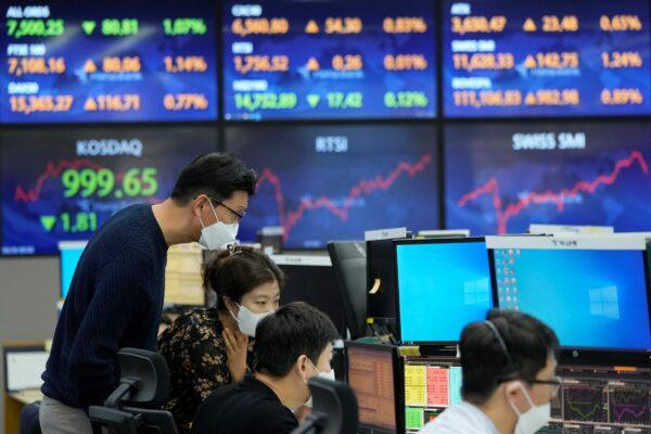 Currency traders watch monitors at the foreign exchange dealing room of the KEB Hana Bank headquarters in Seoul, South Korea on Sept. 30, 2021. (Ahn Young-joon/AP Photo)