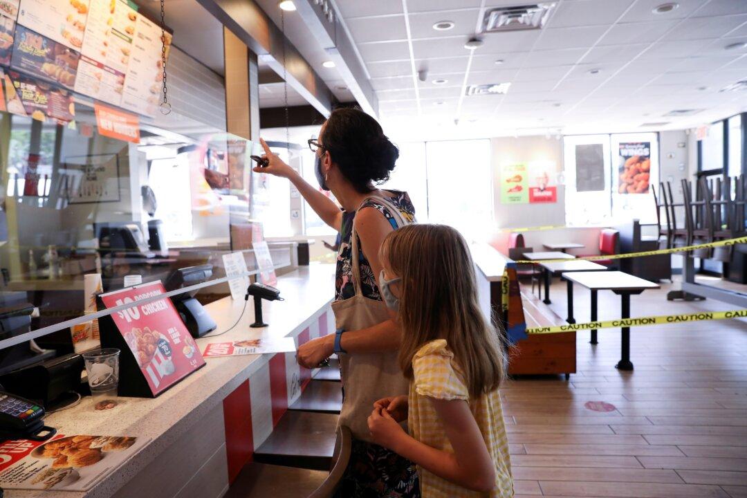 Fast-Food Chains Close Some Indoor Seating as Cities Mandate Vaccine Checks