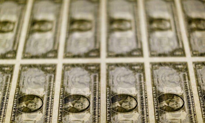 Dollar Edges Up as Energy Surge Drives Inflation Worries