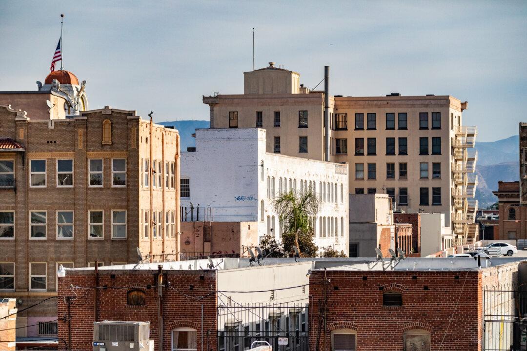 Santa Ana to Give Pre-Paid Cards to 20,000 Households