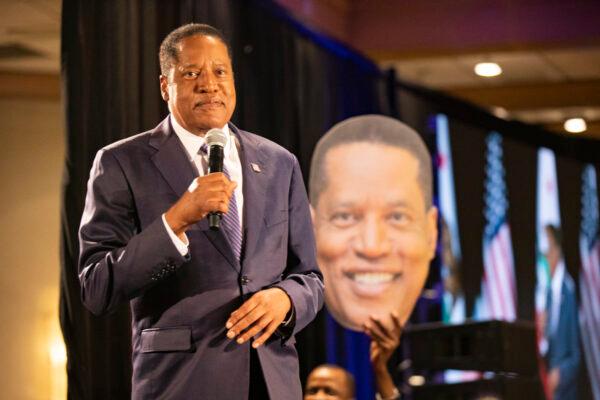 California Governor candidate Larry Elder speaks with supporters at the Hilton hotel in Costa Mesa, Calif., on Sept. 14, 2021. (John Fredricks/The Epoch Times)