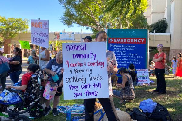 Medical staff and community members protest vaccine mandates in front of Rady Children’s Hospital in San Diego on Oct. 1, 2021. Registered nurse Alicia Fregoso wrote on a sign that she has acquired natural immunity to COVID-19. (Jane Yang/The Epoch Times)