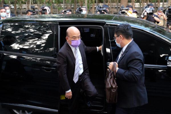 Taiwan Premier Su Tseng-chang (C) arrives at the Parliament in Taipei on Sept. 24, 2021. (Sam Yeh/AFP via Getty Images)
