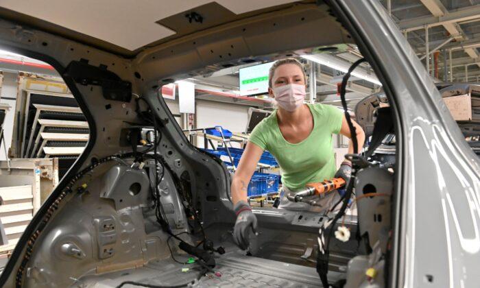Volkswagen Labour Boss Wants Faster Electric Car Rollout at Wolfsburg: Braunschweiger Zeitung