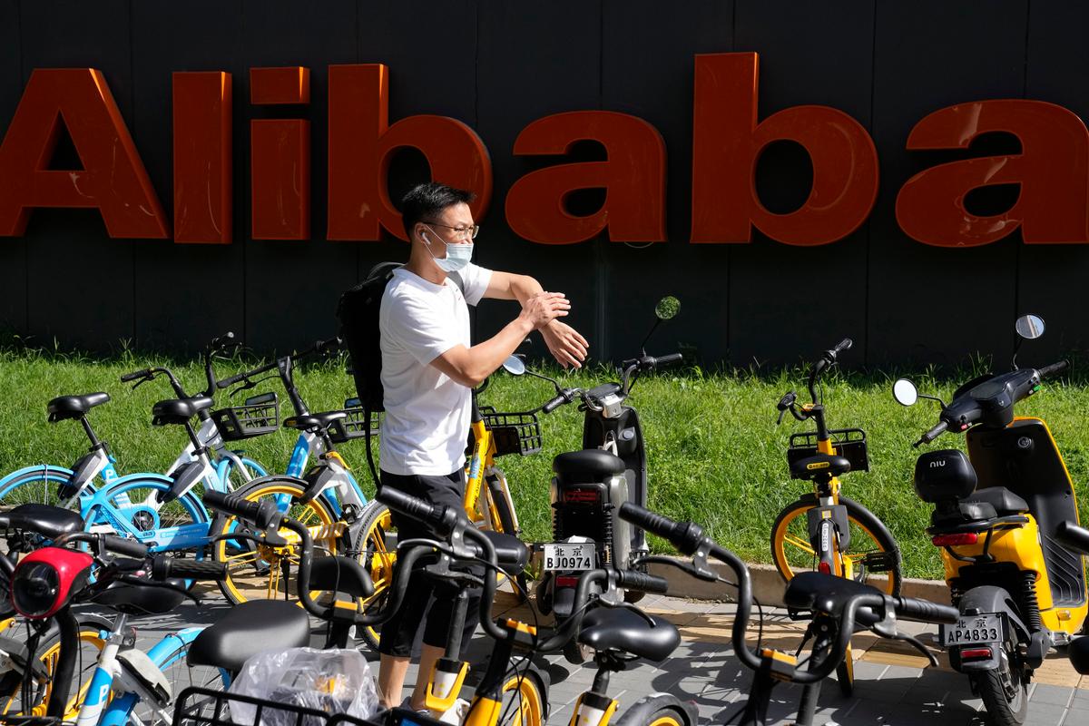 Chinese Regime Tightens Political Control of Internet Giants