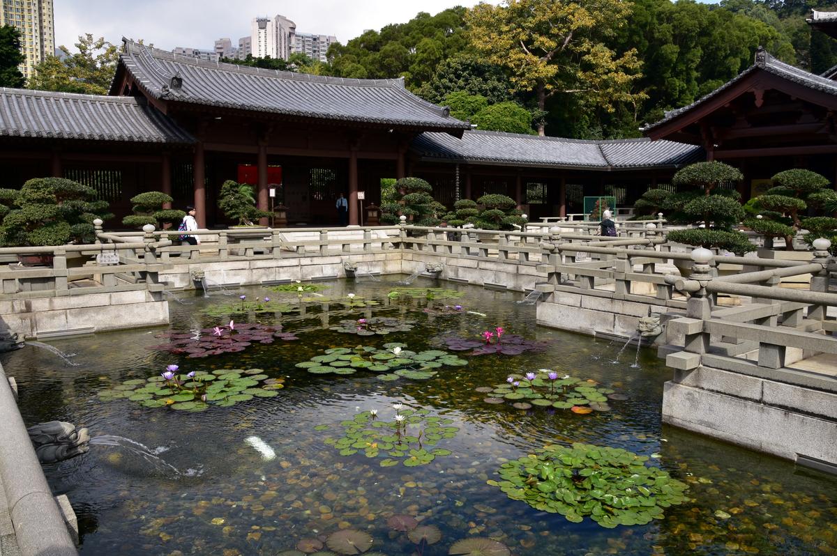 The Lotus Pond Garden where water flows from dragon-headed spouts into the ponds, graced with water lilies. (Richard Mortel/CC BY-SA 2.0)