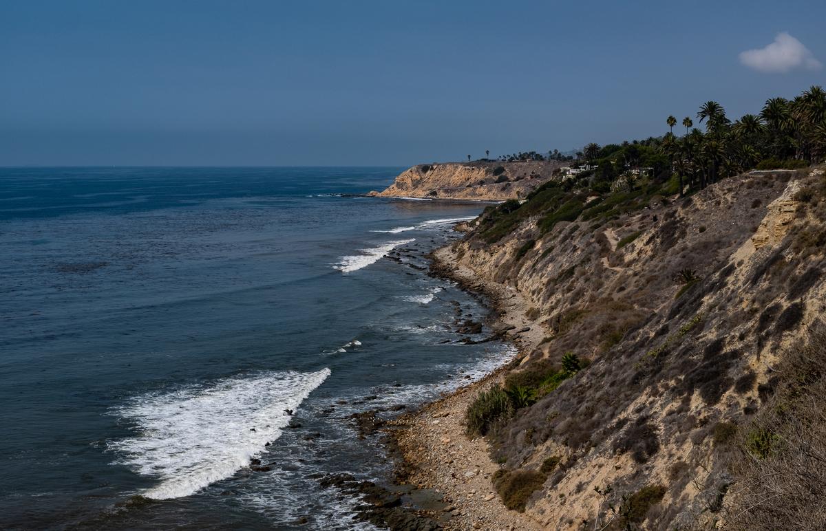 1 Killed, 3 Hurt in 300-Foot Fall From Cliff in Palos Verdes