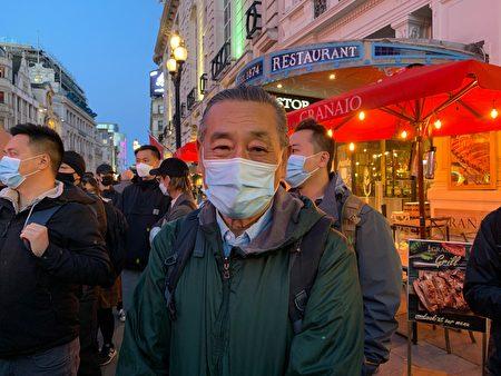 Protester surnamed Zhou at Piccadilly Circus, London, on Oct. 1, 2021. (Zhan Na/The Epoch Times)