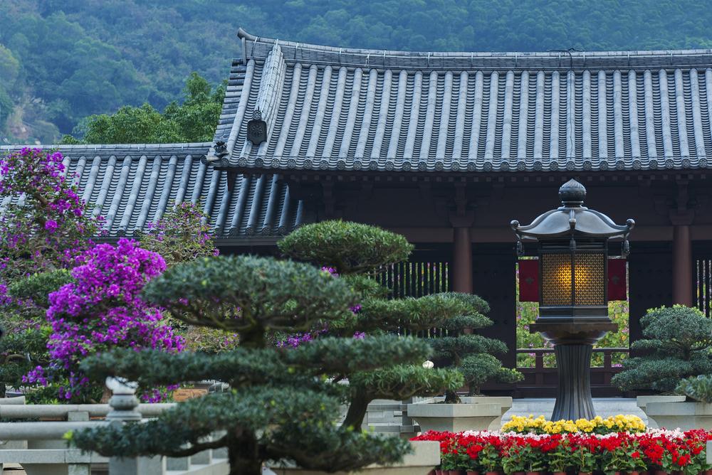 The large traditional lantern stands in the middle of the courtyard, with unglazed ceramic roof tiles visible in the background. (Lee Yiu Tung/Shutterstock)
