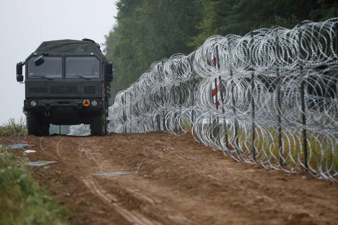 Poland Introduces Bill to Strengthen Military as More Troops Enforce Border Crisis