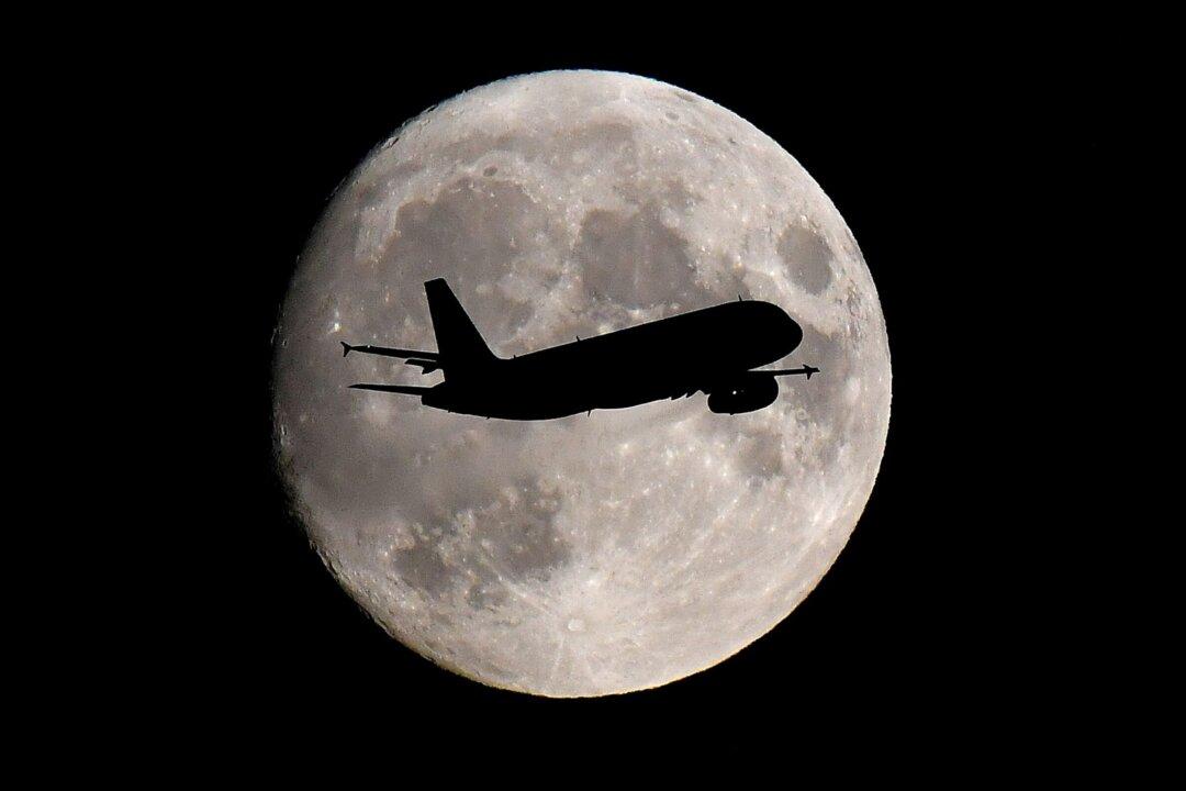 Airlines See Sharply Lower Losses in 2022, Recovery in Sight